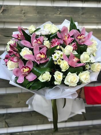 Букет цветов из: Розы и Хризантемы в Нягани