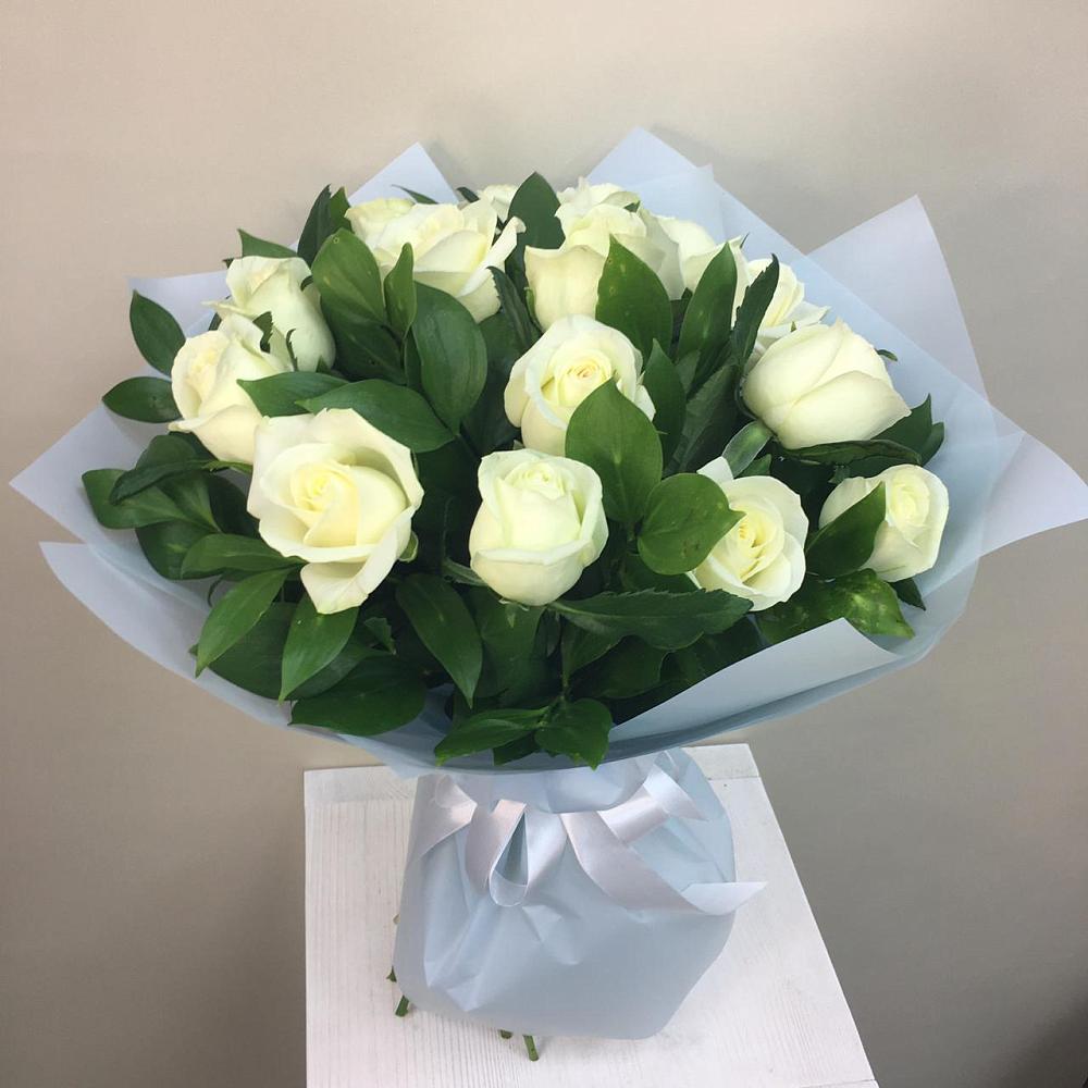Букет 15 Белых роз Проуд в Нягани