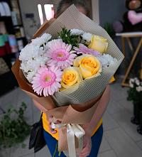 Букет цветов из:  Герберы, Розы и Хризантемы в Нягани