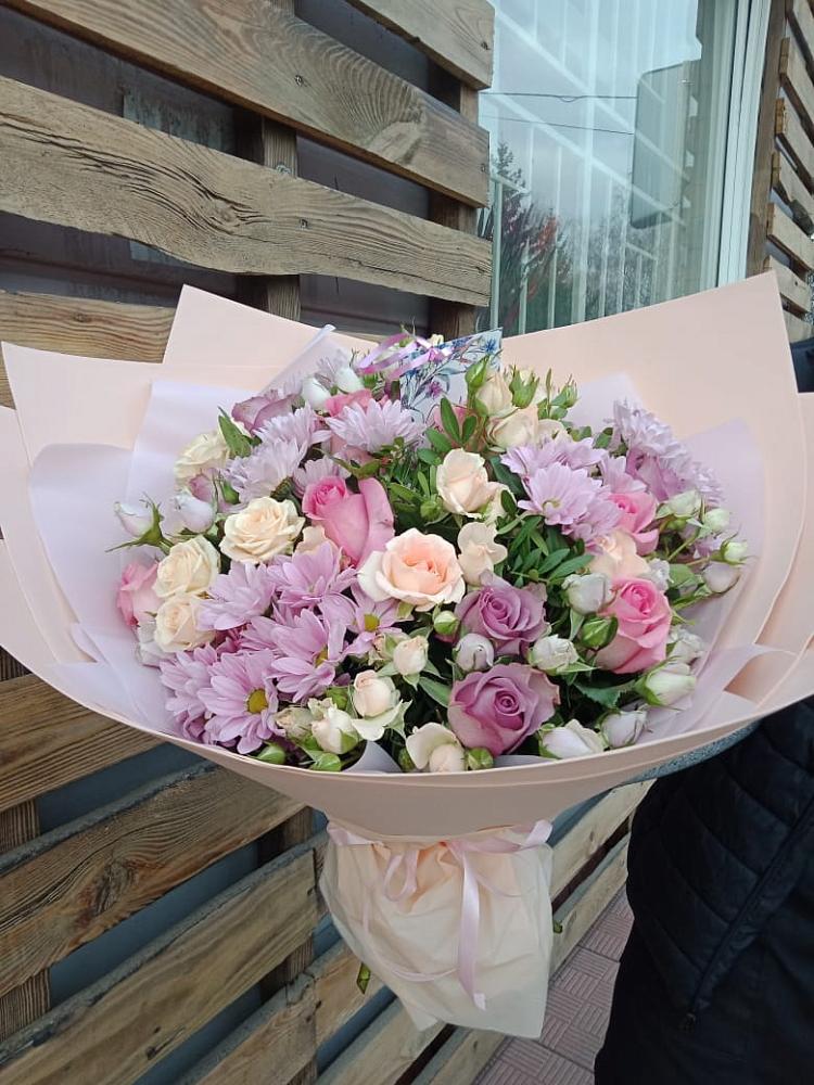 Букет цветов из: Розы и Хризантемы в Нягани