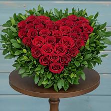 Цветочная композиция из Розы в виде сердца в Нягани