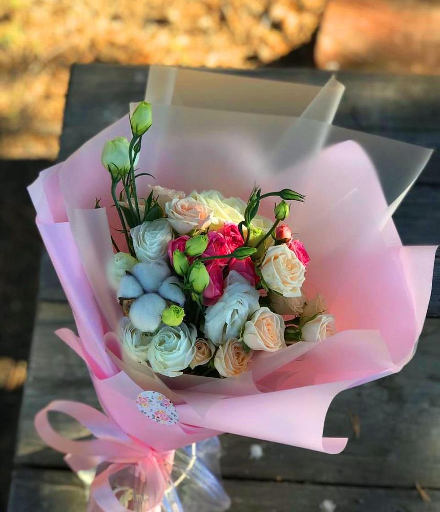 Букет цветов из: Розы и Лизиантусы в Нягани