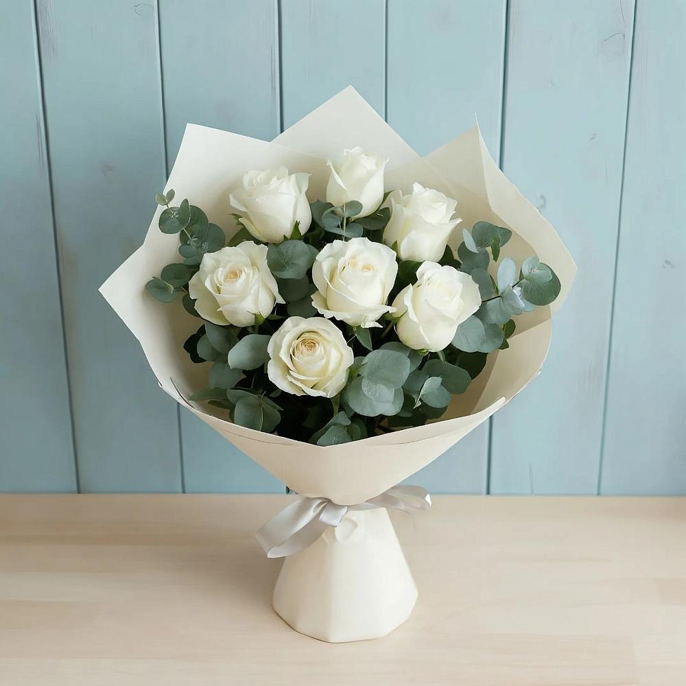 Букет Белые розы в Эвкалипте в Нягани