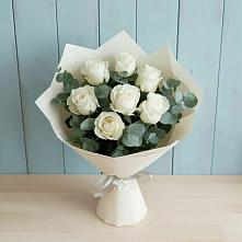 Букет Белые розы в Эвкалипте в Нягани