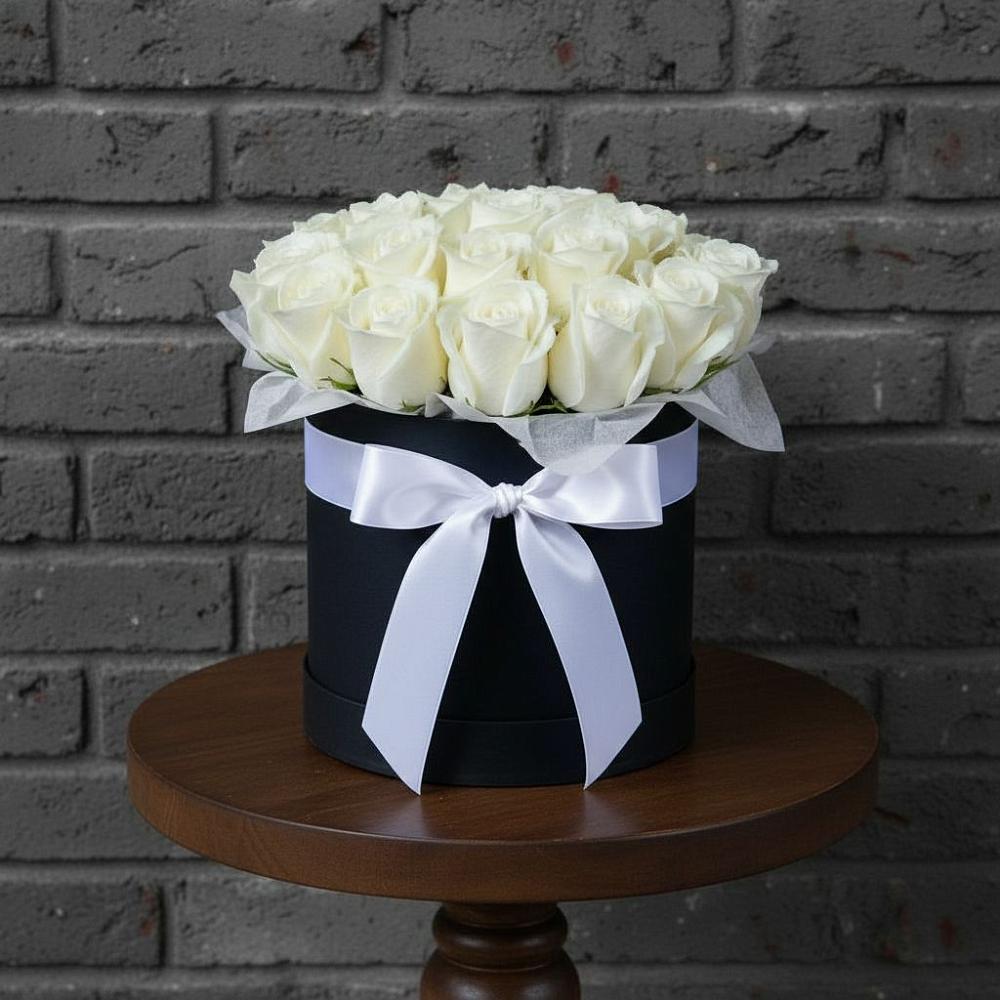 Цветочная композиция из Розы в шляпной коробке в Нягани