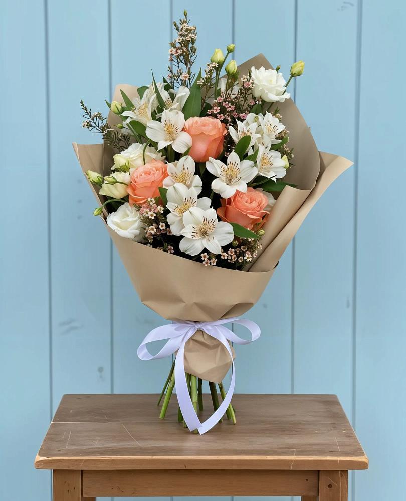 Букет цветов из: Альстромерии, Лизиантусы, Розы и Хризантемы в Нягани